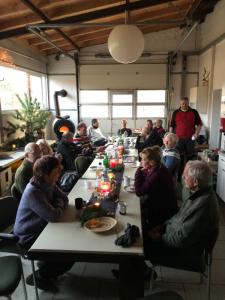 Und im Anschluss an die Arbeiten dann einen gemütlichen Adventskaffee mit Glühwein, Stollen, Lebkuchen und Keksen