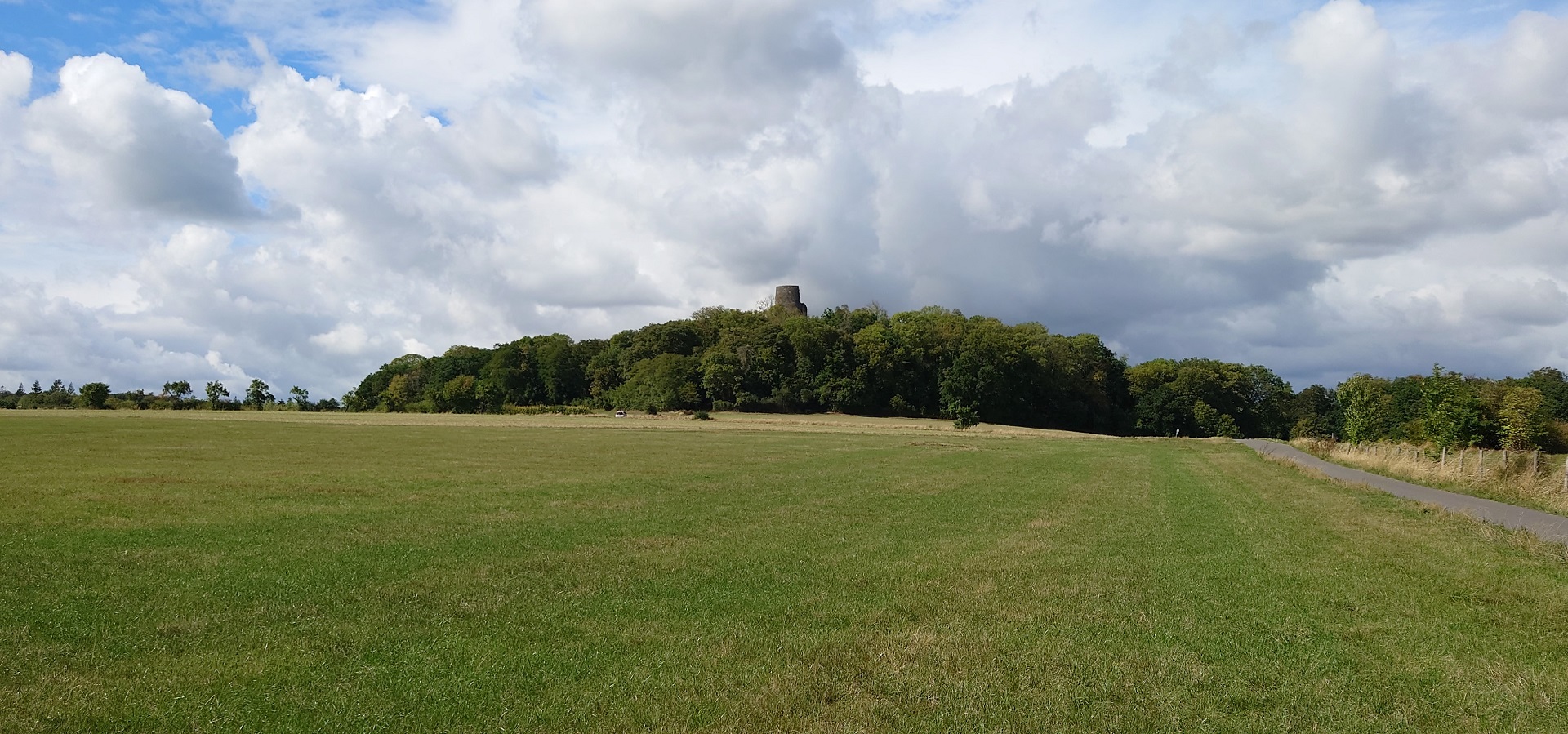 Die Tomburg ist ein Wahrzeichen Rheinbachs